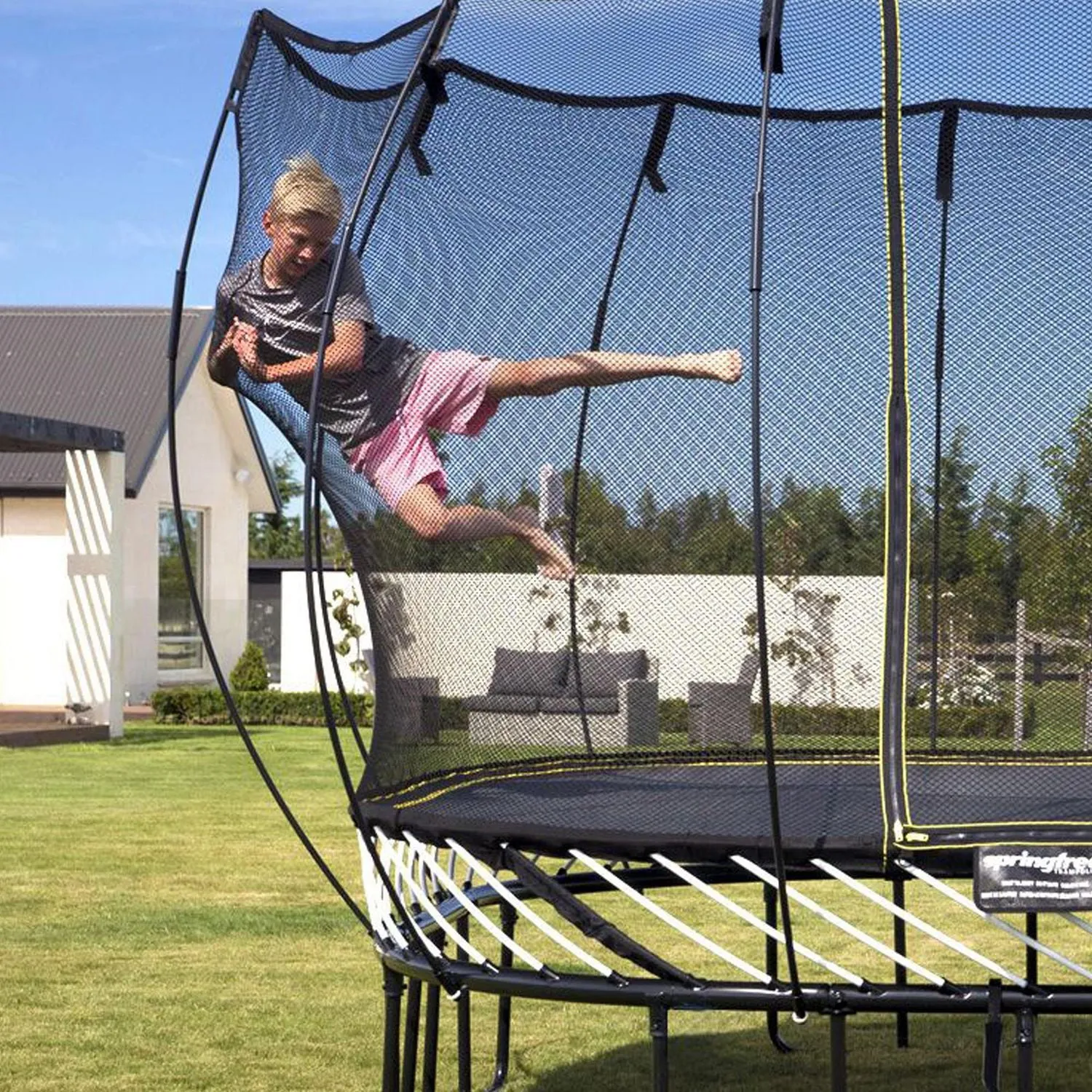Springfree Medium Oval Trampoline With Enclosure - Outdoor Trampoline Activity Toy